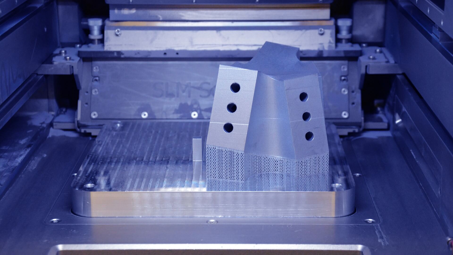 Verbindungsknoten aus Metall im 3D-Drucker.